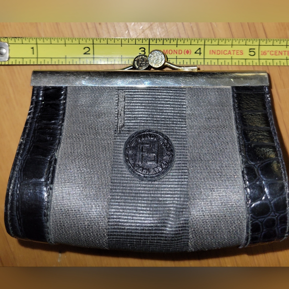FENDI Vintage Kisslock Mini Coin Purse in Black - Picture 8 of 11